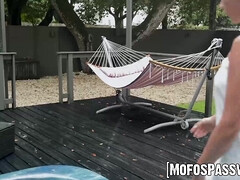 Grosse titten, Vollbusig, Spermaladung, Hundestellung, Hd, Latina, Tätowierung, Titten