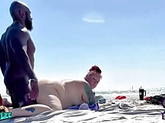 Mooie dikke vrouwen, Strand, Hd, Huisgemaakt, Interraciaal, Rijpe lesbienne, Naakt, Tatoeage