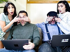 18 ans, Gros cul, Grosse bite, Sucer une bite, Le plan cul à quatre, Seins naturels, Adolescente, Nénés