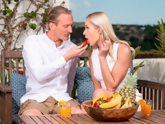 In den arsch, Arsch, Blasen, Hundestellung, Kleid, Küssen, Milf, Titten