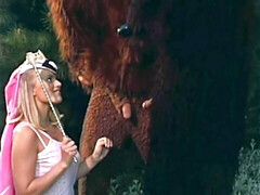 Gros cul, Grosse bite, Gros seins, Sucer une bite, En levrette, Double pénétration, Maigrichonne, Adolescente