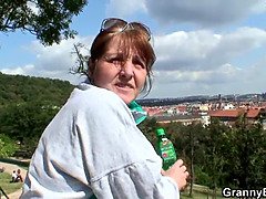 Blasen, Braunhaarige, Geile alte tussi, Kehlenfick, Reif, Milf, Mutti, Stiefmutter