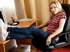 Enthousiasteling, Vingeren, Natuurlijke tieten, Kort haar, Mager, Alleen, Strippen, Tieten likken