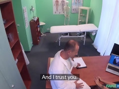 Arzt, Hundestellung, Handjob, Lecken, Krankenschwester, Büro, Muschi, Uniform