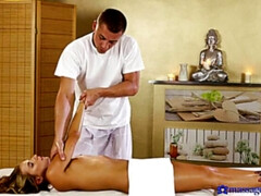 In den arsch, Blasen, Besamung, Hundestellung, Fingern, Massage, Öl, Nass