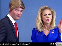 Blond, Pijpbeurt, Rondborstig, Aangekleed, Diep in de keel, Kokhalzen, Moeder die ik wil neuken, Moeder