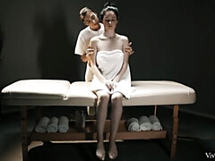 Большая жопа, Большие сиськи, Поцелуи, Лесбиянка, Лизание, Белье, Мастурбация, Тощие