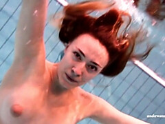Gros seins, Brunette brune, Femelle, Fétiche, Seins naturels, Public, Solo, Adolescente