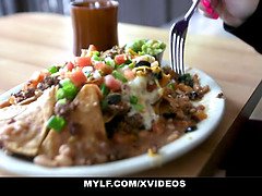 Grote mammen, Blond, Lesbisch, Moeder die ik wil neuken, Geschoren, Tiener, Tieten likken, Vrouw