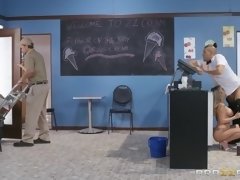 Anal, Tetas grandes, Mamada, Corridas, Estilo perrito, Corridas faciales, Afeitado, Tetas