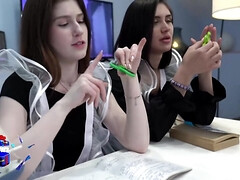 Braunhaarige, Muschi, Russisch, Schulmädchen, Lehrer, Flotter dreier, Titten, Nass