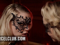 Grote kont, Grote mammen, Pijpbeurt, Feest, Geschoren, Swinger, Tiener, Tieten likken