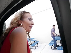 Gros seins, Blonde, Sucer une bite, Plantureuse, Voiture, Mère que j'aimerais baiser, Chevaucher, Rasée