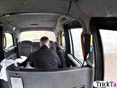 素人, 指いじり