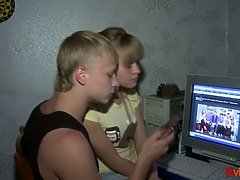 18 ans, Amateur, Blonde, Sucer une bite, Petite amie, Hard, Hd, Seins naturels