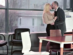ブロンド, ぽちゃ, 中出し, 下着, パンティ, 馬乗り, 秘密の, タトゥー