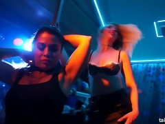 Blonde, Club, Embrassement, Orgie, Fête, Actrice du porno, Timide, Mouillée