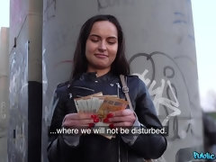 Enthousiasteling, Kont, Sperma in gezicht, Natuurlijke tieten, Gezichtspunt, Openbaar, Kort haar, Tieten likken