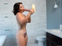 Cuarto de baño, Culo grande, Tetas grandes, Mamada, Morena, Atrapados, Pajear, Juguetes