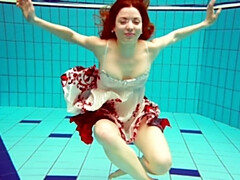 18 ans, Femelle, Fétiche, Piscine, Public, Russe, Solo, Serré