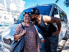 Anaal, Autobus, Omie, Rijpe lesbienne, Openbaar, Realiteit, Ruw, Vrouw