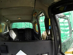 Leie, Grosse titten, Auto, Hundestellung, Fingern, Handjob, Im freien, Muschi