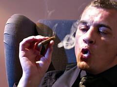 Blond, Pijpbeurt, Handbeurt, Tepels, Kut duiken, Roken, Kousen, Tieten likken