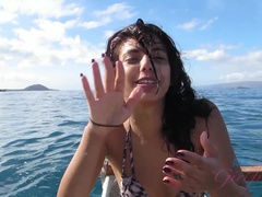 Bad, Bikini, Blasen, Besamung, Brille, Latina, Muschi, Dusche