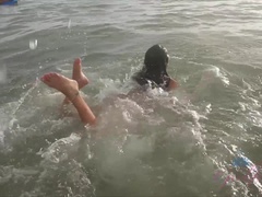 Playa, Semen en la boca, Penetracion con dedos, Aceite, Al aire libre, Pequeña, Afeitado, Tetas