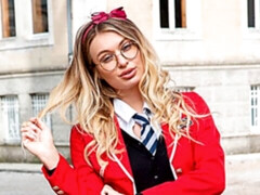 Sucer une bite, En levrette, Poilue, Branlette thaïlandaise, Seins naturels, Élève, Jarretelles, Adolescente