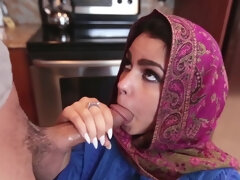 Arabe, Gros cul, Sucer une bite, Brunette brune, Éjaculation interne, En levrette, Hd, Adolescente