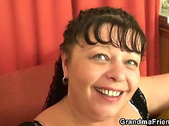 Arsch, Blasen, Braunhaarige, Geile alte tussi, Kehlenfick, Handjob, Milf, Stiefmutter