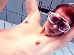 18, 女, フェティッシュ, アウトドア, プール, ティーン, オッパイの, 水中