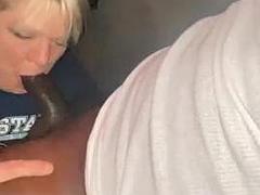 Amateur, Tromperie, Femme couguar, Mamie, Mature, Cheveux courts, Suçant, Épouse