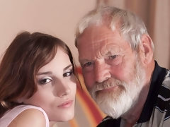 ブロンド, フェラチオ, 指いじり, 手コキする, 剃毛, ティーン