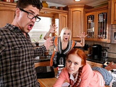 Grosse bite, Habillées, En levrette, Poupée, Pigtail, Rousse roux, Rasée, Maigrichonne