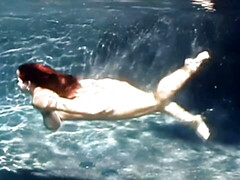 Wohlbeleibte schöne frauen, Grosser arsch, Grosse titten, Pool, Rotschopf, Rasiert, Unter wasser