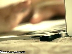 Schönheit, Grosser arsch, Braunhaarige, Dildo, Masturbation, Strapon, Sich ausziehen, Spielzeuge