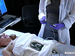 Gros cul, Gros seins, Doigter, Lesbienne, Léchez, Masturbation, Rasée, Nénés