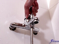 Schwarz, Braunhaarige, Sporthalle, Lesbisch, Natürlichen titten, Lehrer, Flotter dreier, Nass