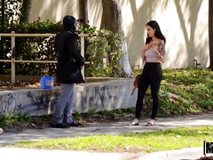 Américain, Papa, Branlette thaïlandaise, Embrassement, Léchez, De plein air, Public, Chatte