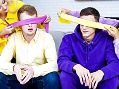 18 jahre, Grosser arsch, Grosser schwanz, Blasen, Hundestellung, Flotter vierer, Natürlichen titten, Titten