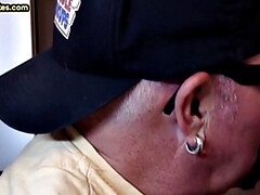 Amateur, Sucer une bite, Gorge profonde, Homosexuelle, Branlette thaïlandaise, Mature, Tatouage