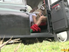 Auto, Aufs gesicht abspritzen, Frau frau mann, Fingern, Handjob, Pov, Flotter dreier, Spielzeuge