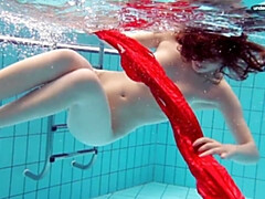 18 jahre, Braunhaarige, Frau, Fetisch, Hd, Pool, Russisch, Solo