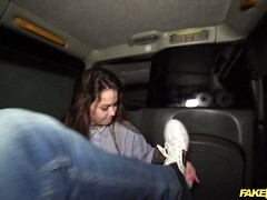 18 ans, Amateur, Brunette brune, Tromperie, Tir de sperme, Lunettes, De plein air, Nénés