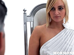 Grosser arsch, Blondine, Küssen, Natürlichen titten, Rasiert, Entkleiden, Jungendliche (18+), Flotter dreier