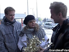 Grosse bite, Gros seins, Femme couguar, Doigter, Mamie, Hd, Mature, Plan cul à trois