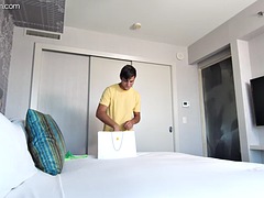 Atrapados, Consolador, Gay