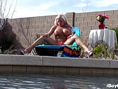 18 ans, Gros seins, Bikini, Blonde, Plantureuse, Hard, Petite femme, Public